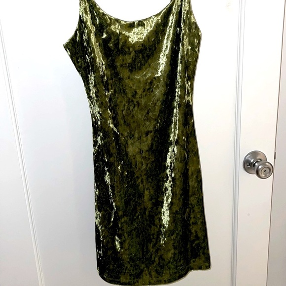 Forever 21 Dresses & Skirts - NWOT Forever 21 Green Velvet mini dress